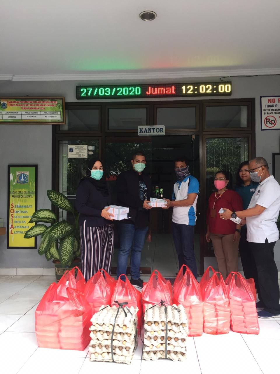 Ketua Fraksi NasDem DKI Serahkan Gaji dan Tunjangannya untuk Lawan Covid-19