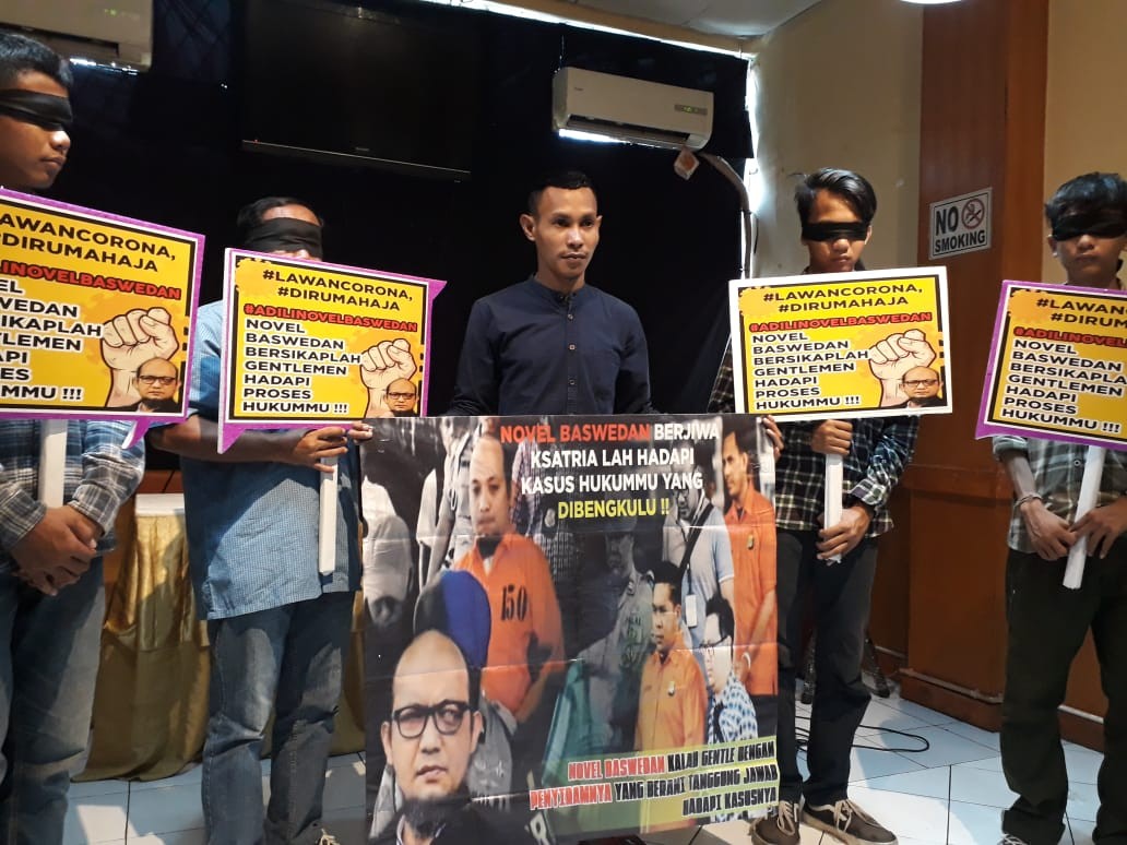 Gelar Konsolidasi, Aktivis Minta Novel Bersikaplah Ksatria dan Gentlemen 