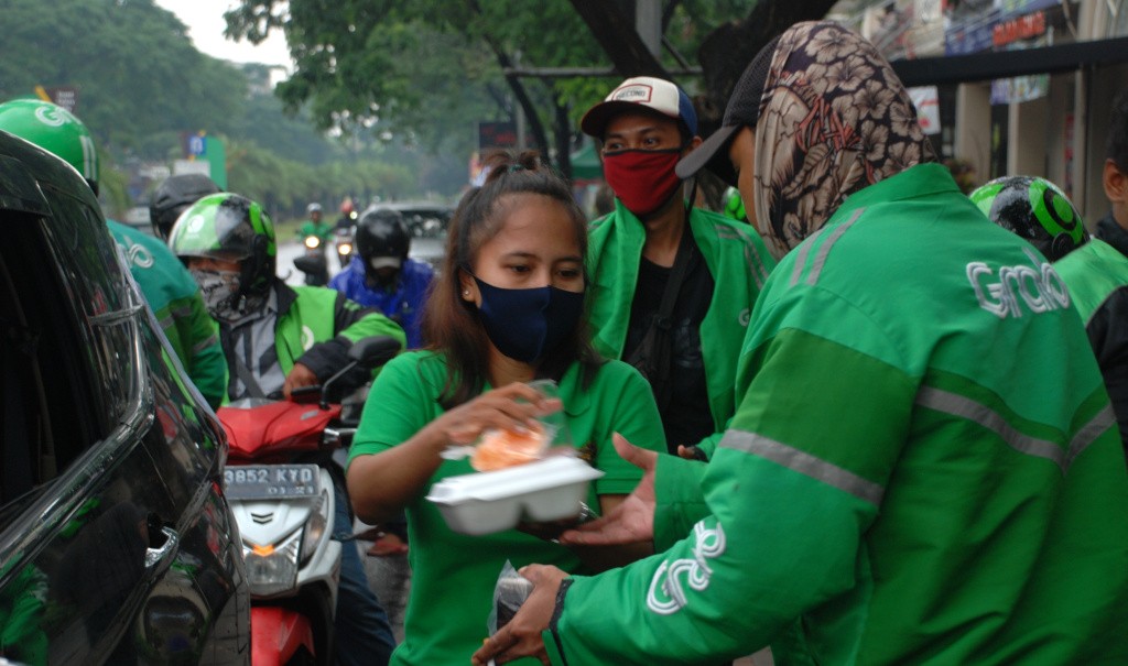 Cofenofe Berbagi Kepada Pengemudi Ojek Online
