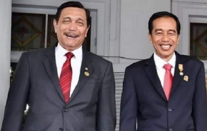 Siapa Nyungsep Luhut Atau Jokowi ?