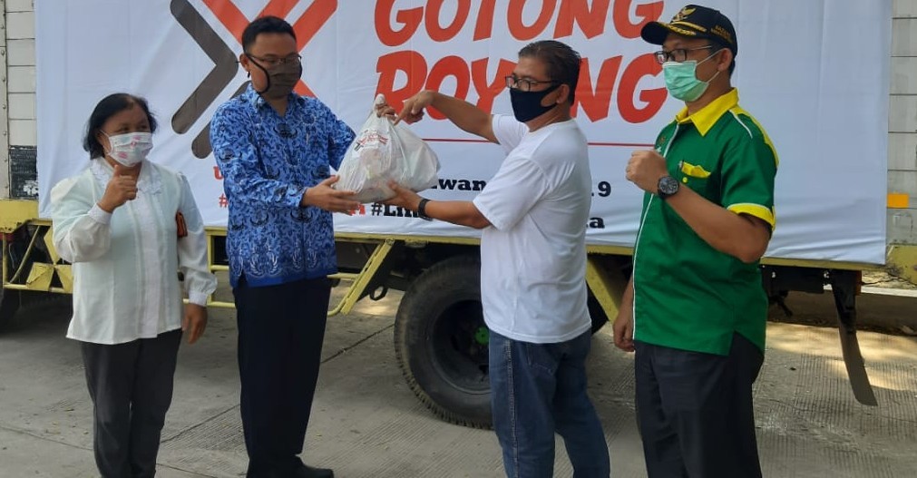 Jababeka Group Bagikan Sembako Kepada Warga Terdampak Covid-19