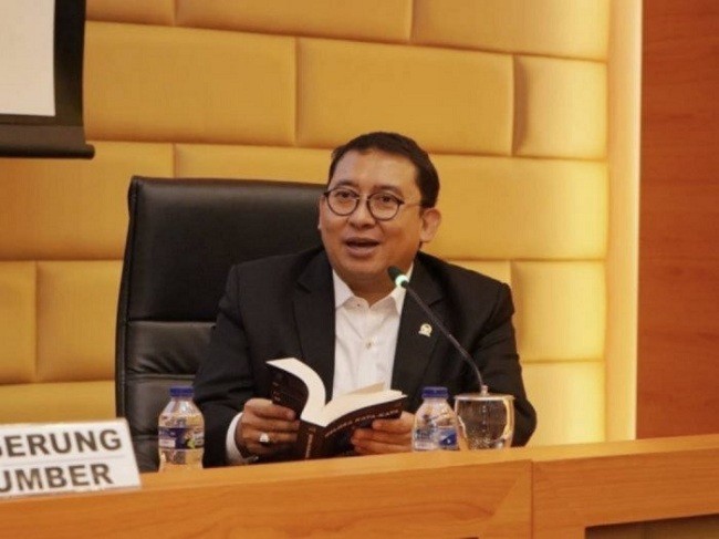 Jokowi Kembali Bagi Sembako Di Jalanan, Fadli Zon: Itu Tugas Pak RT/RW