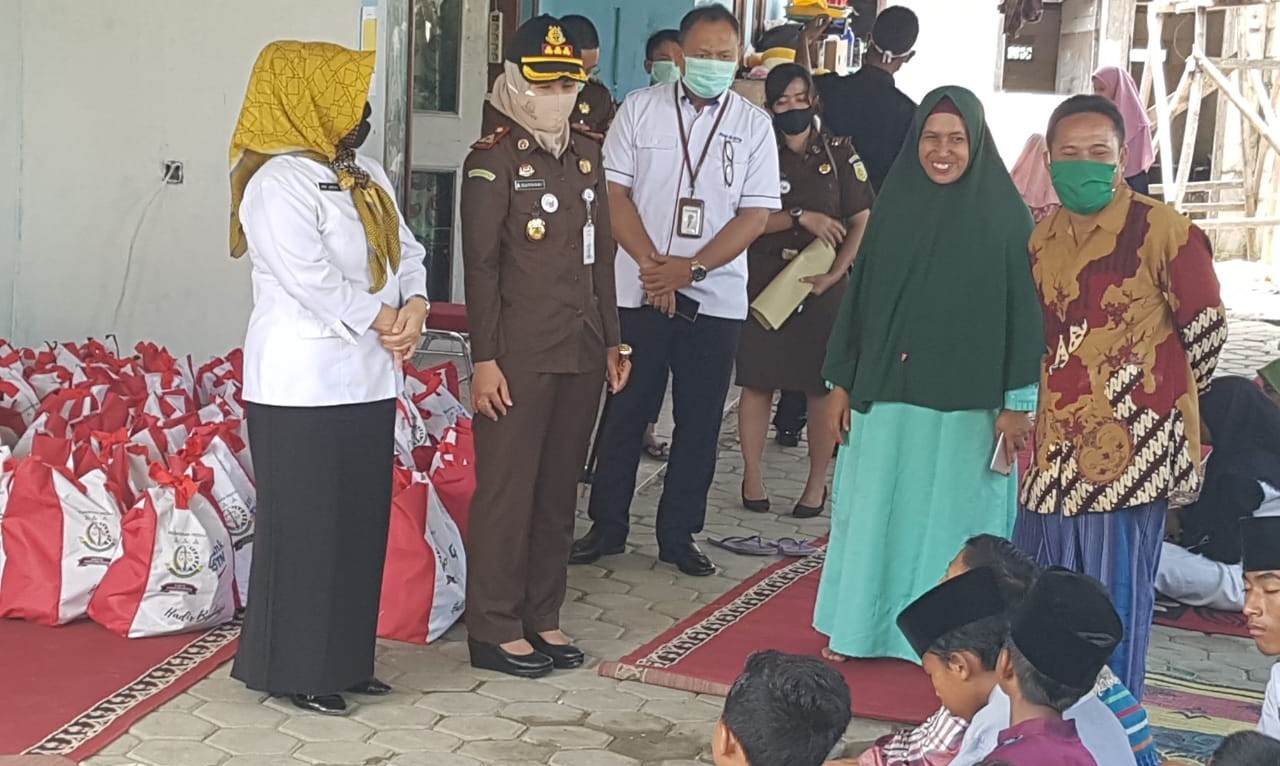 Kejari Bersama BTN Bagikan 500 Paket Sembako