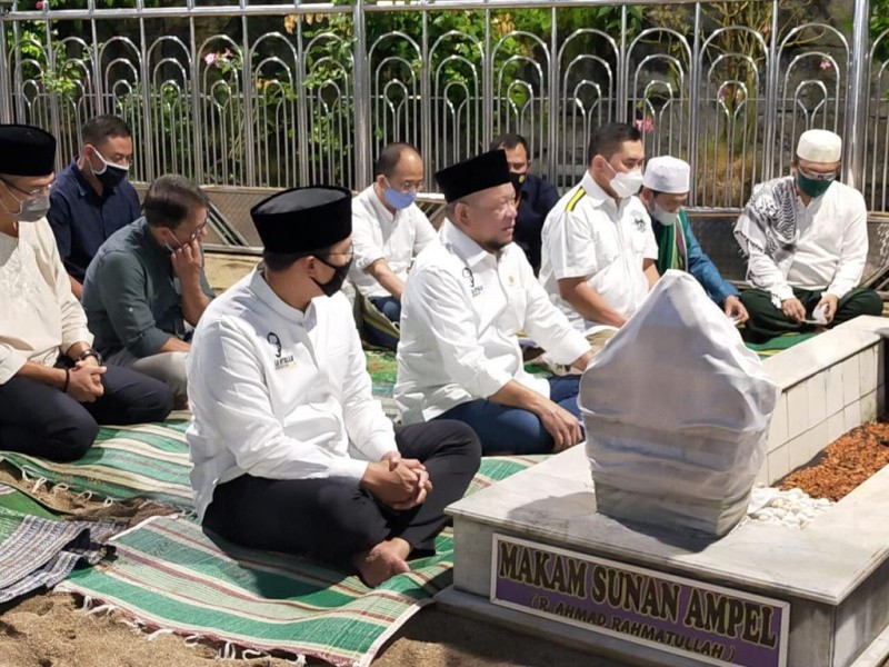 Masuk Jatim, Kapolda Jatim Diajak Ketua DPD LaNyala Ziarah Ke Ampel