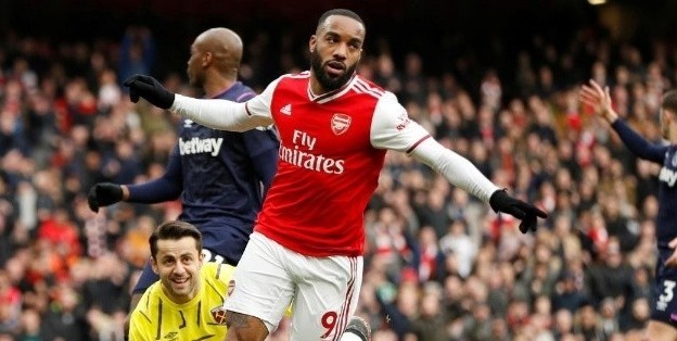 Arsenal Selidiki Video Lacazette Yang Hirup Gas Tertawa