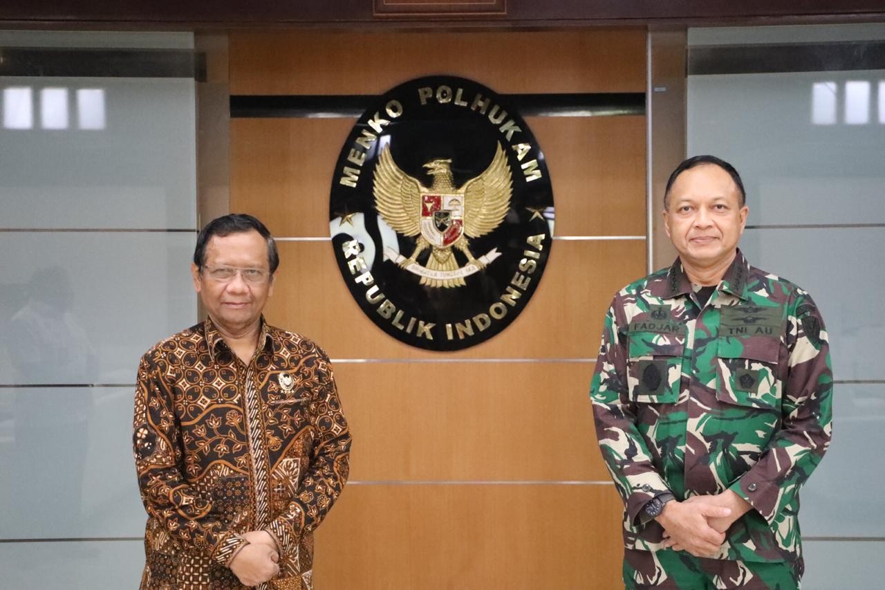 Menko Polhukam Kepada KSAL dan KSAU baru: Jaga Kedaulatan NKRI