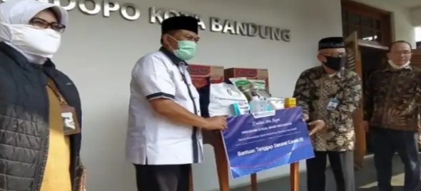 BI Jabar Serahkan Bantuan Paket Sembako