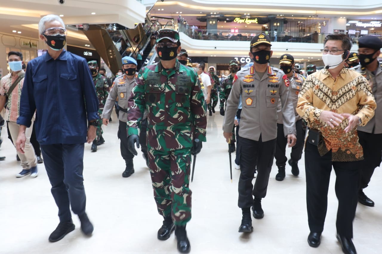Cek Penerapan Protokol Kesehatan, Panglima TNI dan Kapolri Blusukan ke Mall