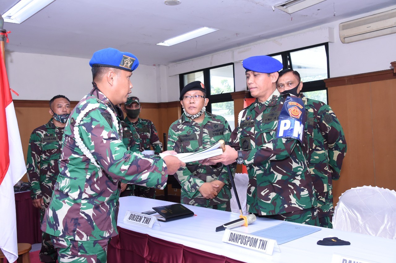Komandan Puspom TNI Serahkan Berkas Perkara Pembunuhan Anggota TNI ke Oditur Militer