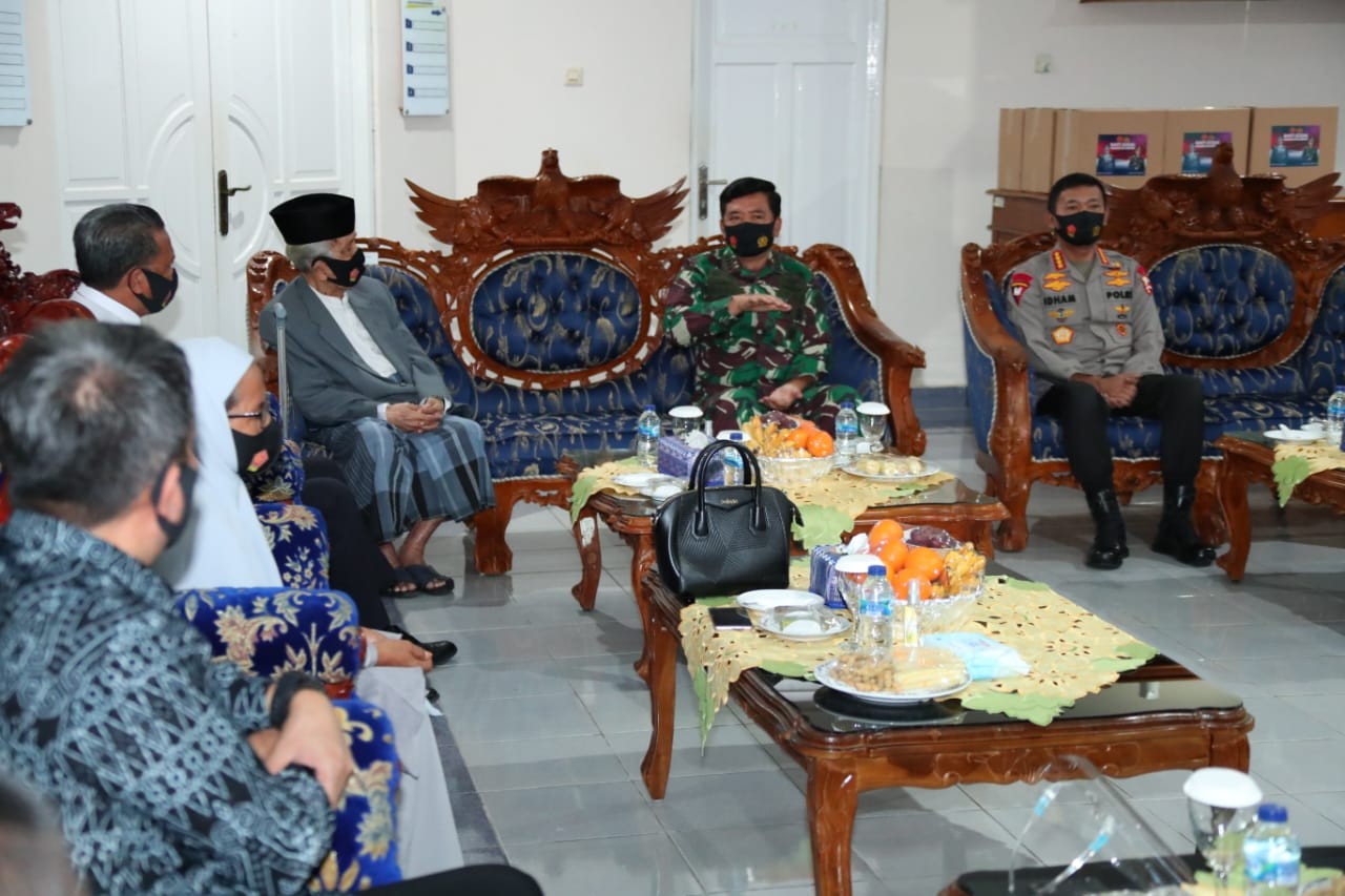 Panglima TNI : Pondok Pesantren Agar Tetap Berjalan Sesuai Dengan Kurikulum Yang Ada