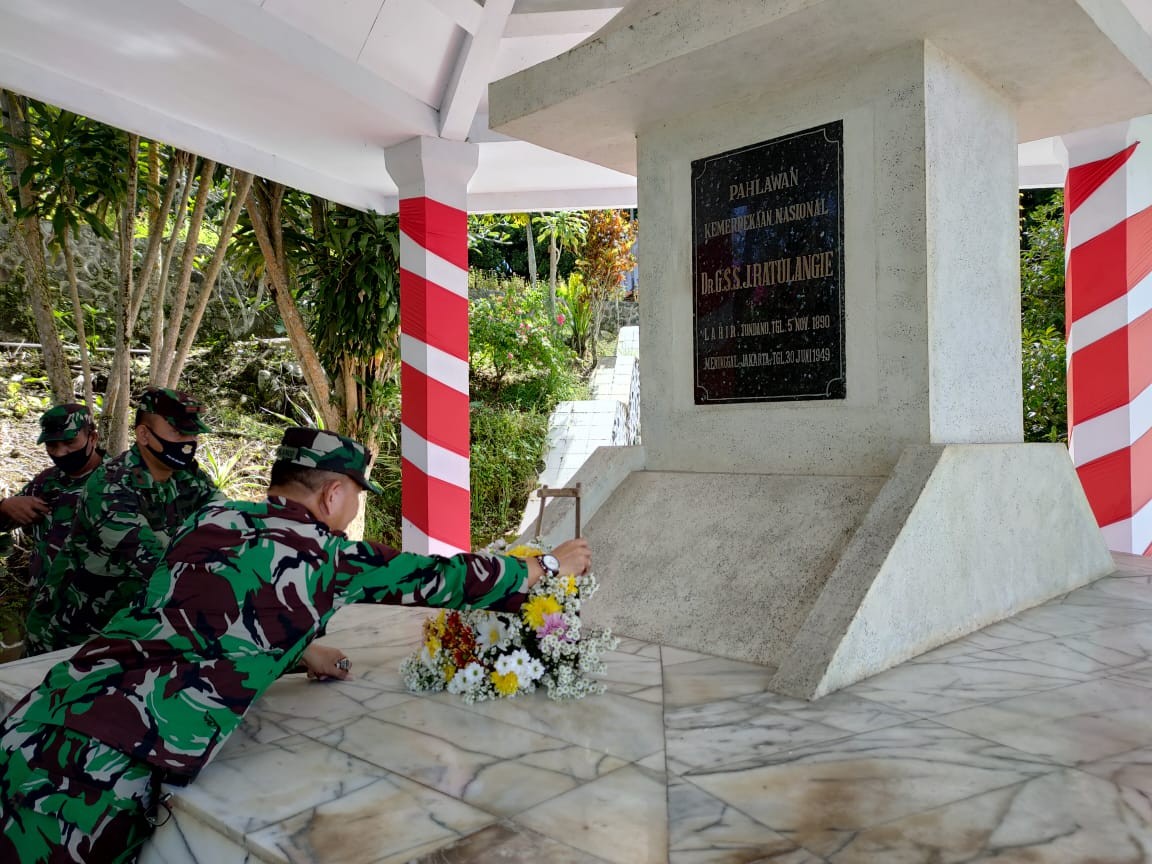 Menjabat Danlanud, Kolonel Pnb Abram R.A. Tumanduk Ziarah Ke TMP Sam Ratulangi