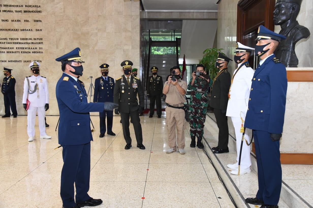 Lantik 208 Perwira Prajurit Karier TNI, Panglima : Tingkatkan Profesionalisme