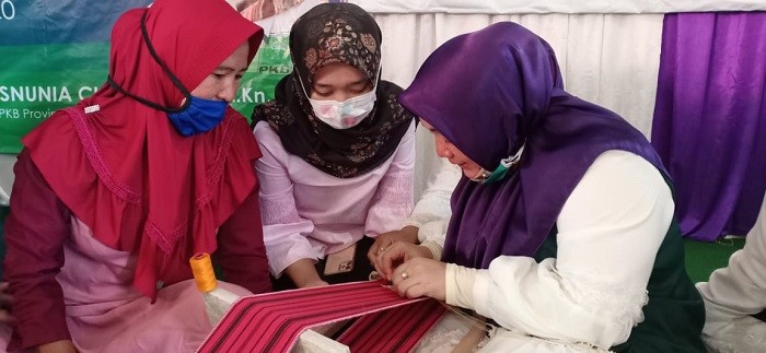 Lestarikan Budaya Lampung, Senator Jihan Roadshow Gelar Pelatihan Tapis