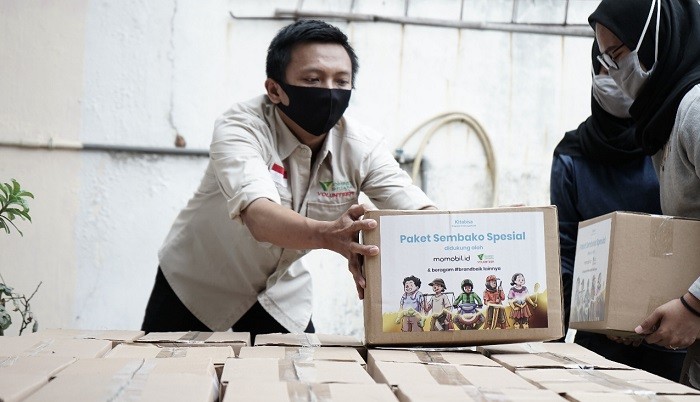 Relawan Millenial Dompet Dhuafa Sebarkan Ratusan Bantuan Bagi Korban PHK