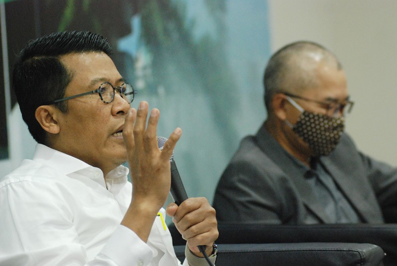 Dialektika Demokrasi dengan tema "Ancaman Resesi Ekonomi dan Solusinya"