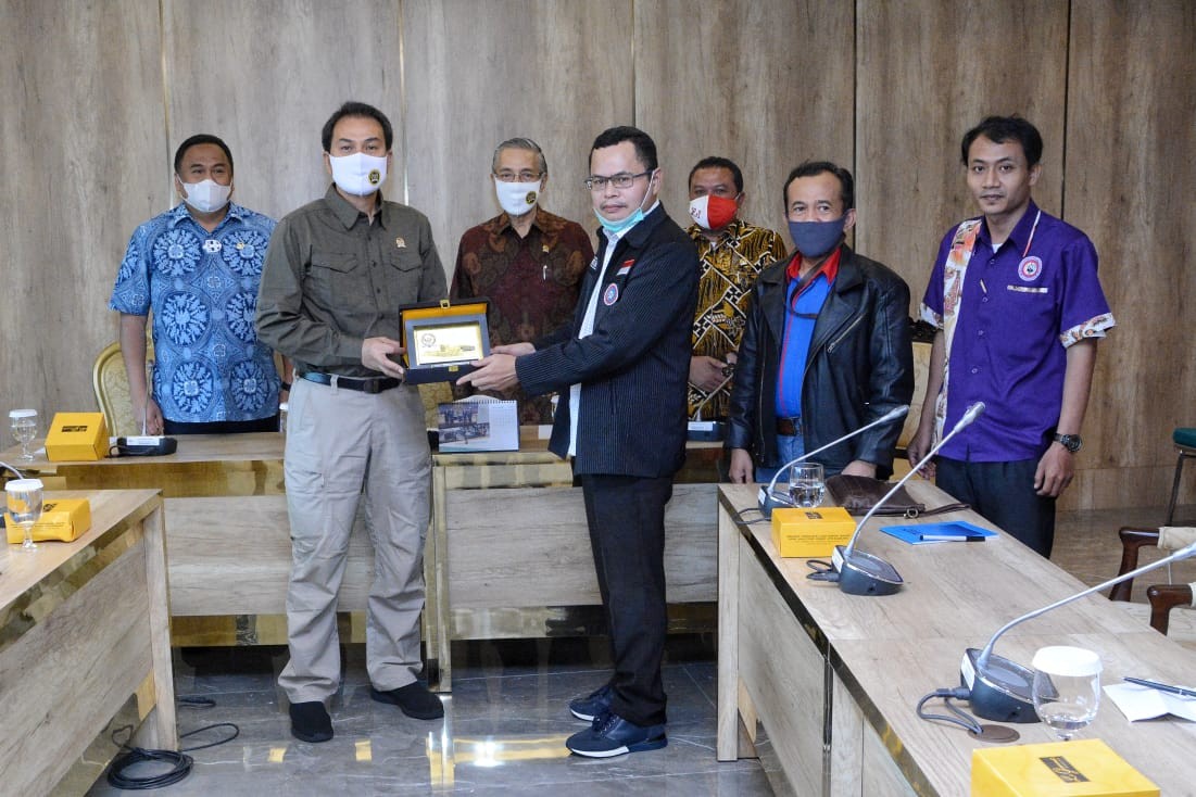 Azis Syamsuddin Terima Masukan Serikat Pekerja Terkait RUU Cipta Kerja
