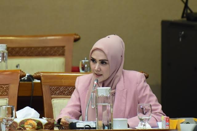 Mulan Jameela Cecar PLN Soal Utang Senilai Rp694 Triliun