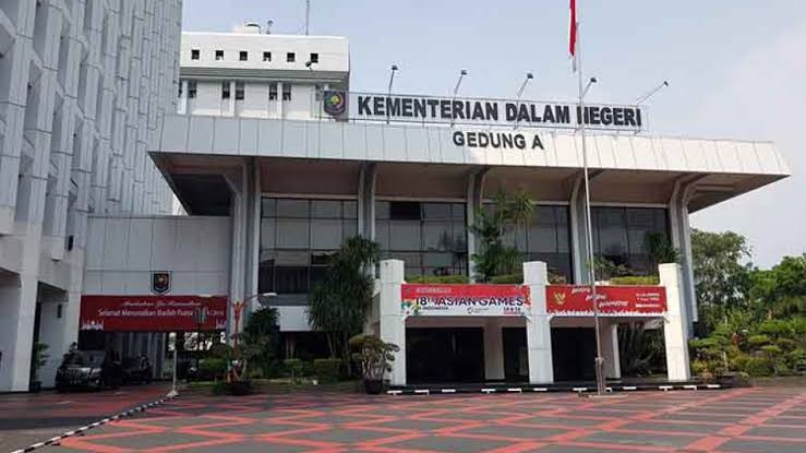 Kemendagri: Pemda Buat Aturan Tak Sesuai Kebijakan Kemendikbud Akan Ditindak