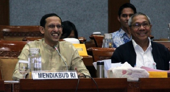 DPR Minta Mendikbud Beri Bantuan untuk Orang Tua Dampingi Anaknya saat PJJ
