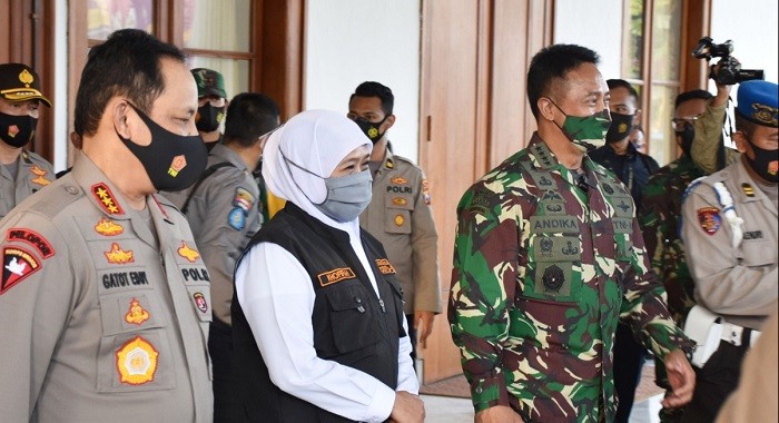 Berkunjung ke Gedung Negara Grahadi, KSAD Terima Laporan Penanganan Covid-19