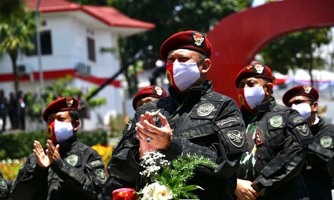 Bamsoet Terima Brevet Warga Kehormatan BIN