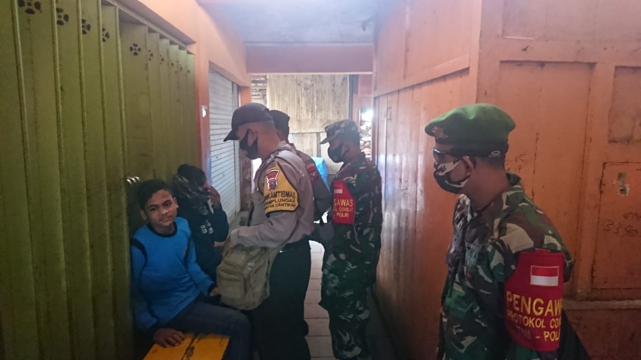 Razia Prokes di Pasar Pabean Cantian
