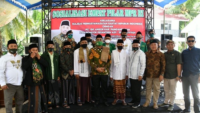 Di Pesantren Asy Syujaa’iyyah Pangandaran, Gus Jazil Ajak Santri Jaga dan Kuatkan 4 Pilar