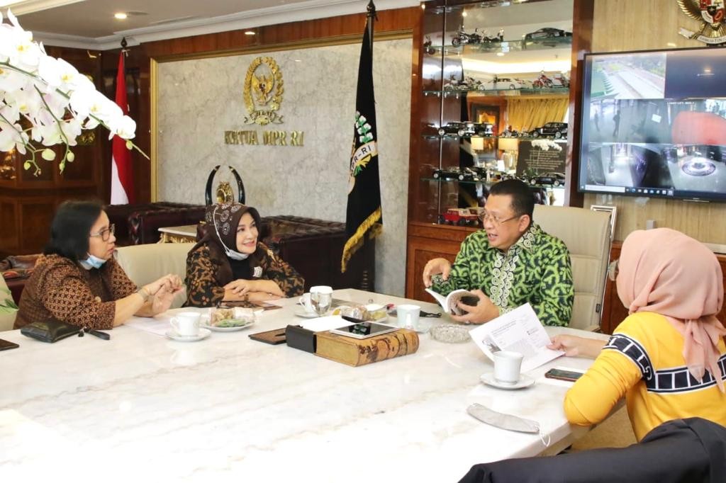 Rilis Buku 'Save People Care for Economy' di Amazon, Bamsoet Potret Penanganan Covid-19 di Indonesia