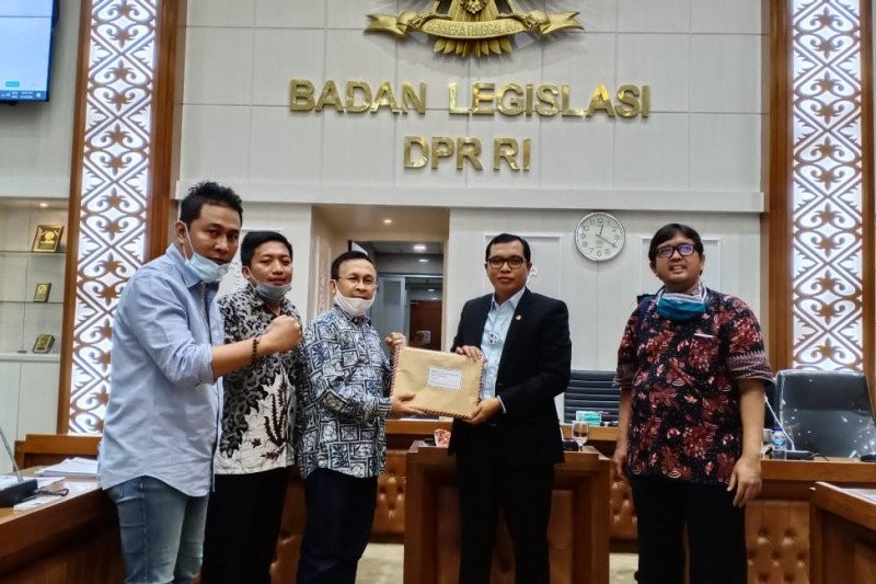 DPR dan Pemerintah Sepakati RUU Ciptaker Hilangkan Upah Minimum Sektoral