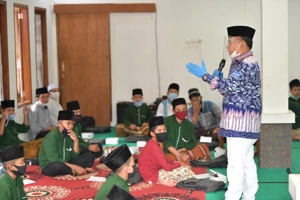 Sosialisasi 4 Pilar di Pesantren Darul Falah, Syarief Hasan Ajak Santri Cintai Konstitusi