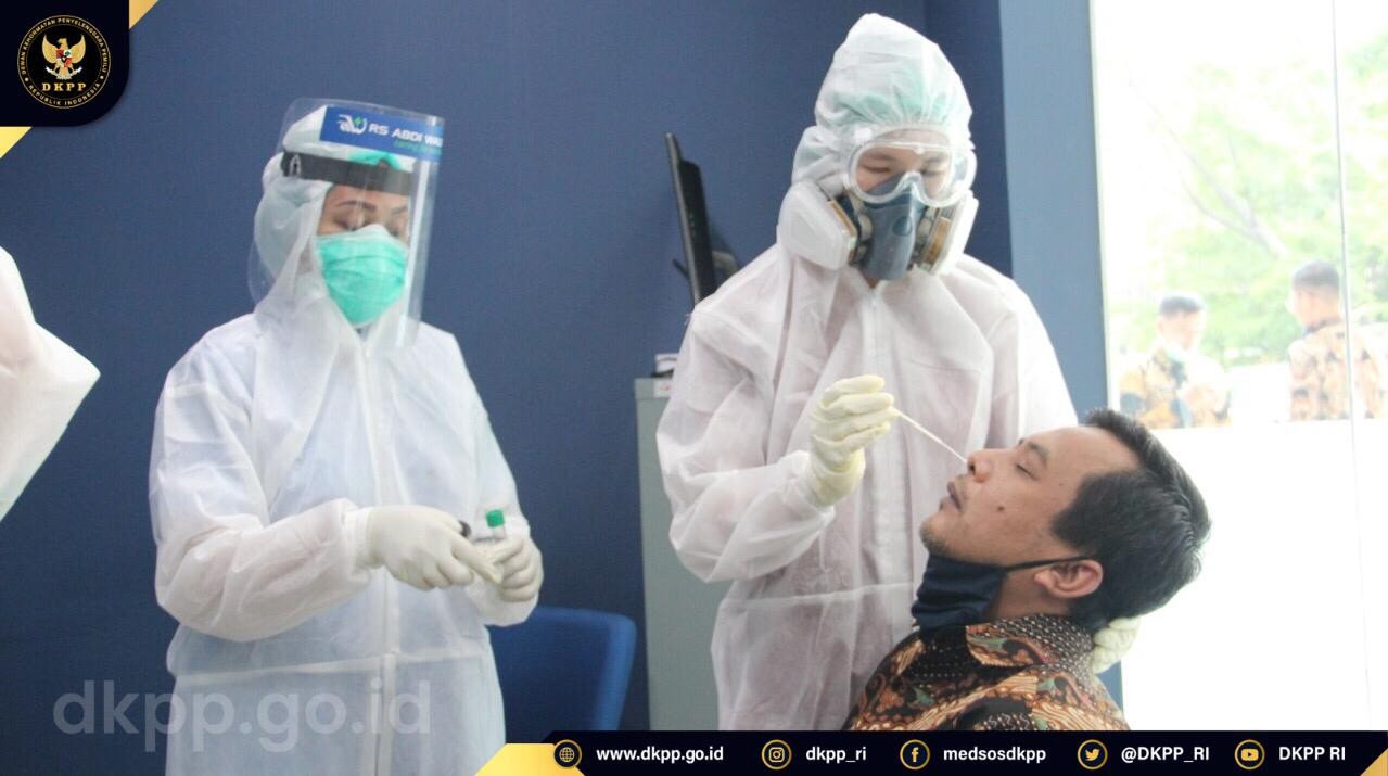 Cegah Penyebaran Covid-19, Seluruh Pegawai DKPP Jalani Tes SWAB