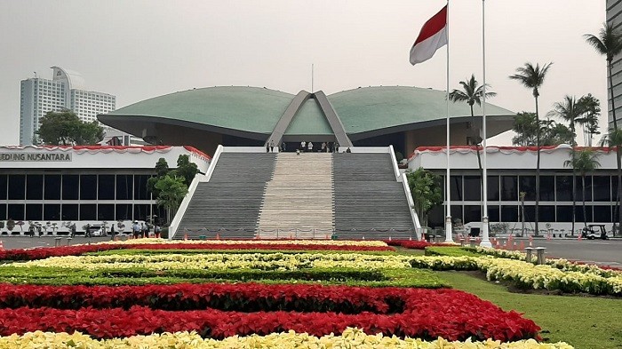 Sekjen  Asuransikan Gedung  DPR