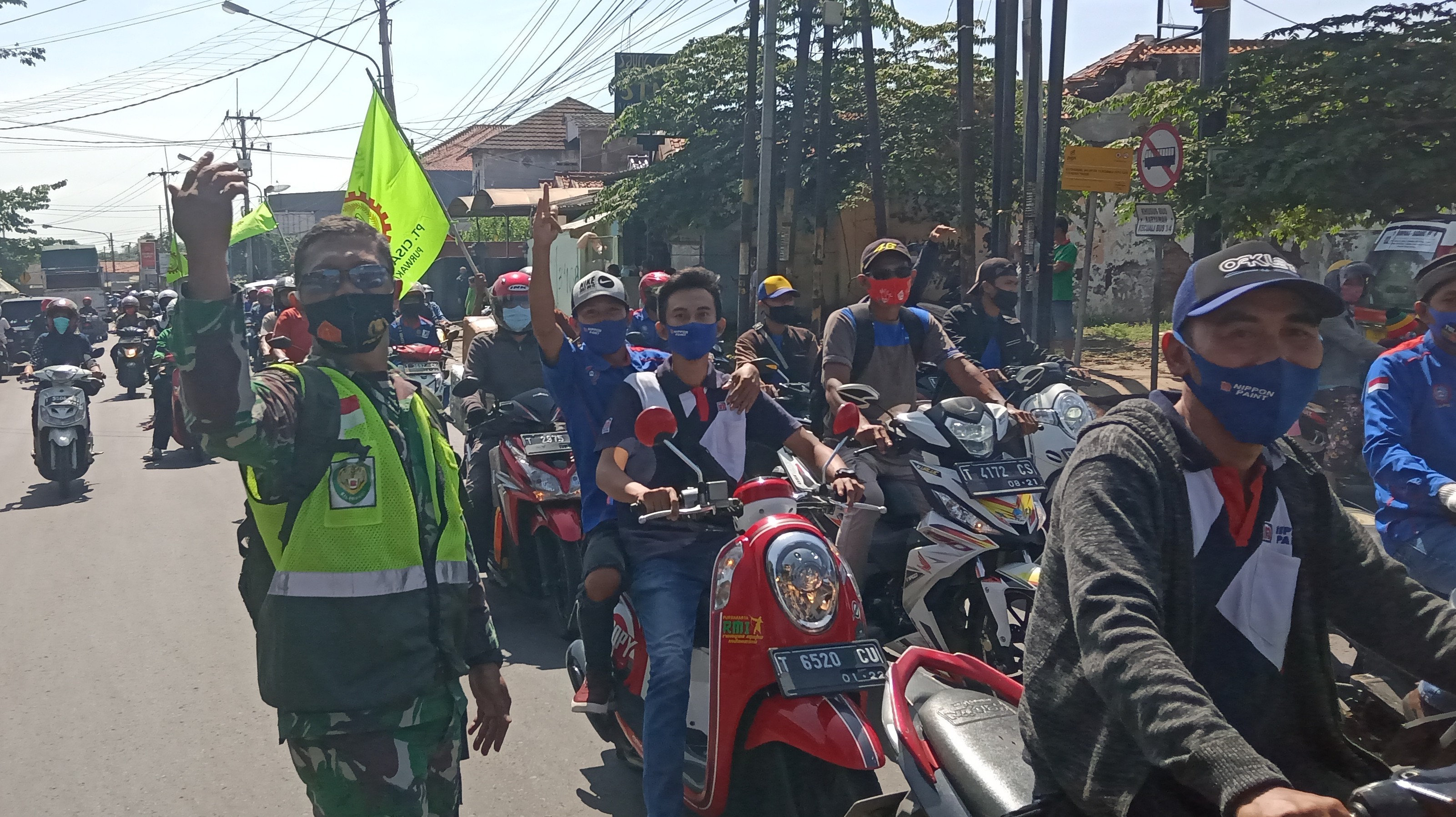 Kapten Arm Bambang Priambodo Lakukan Pengaman Jalur Lintas Buruh