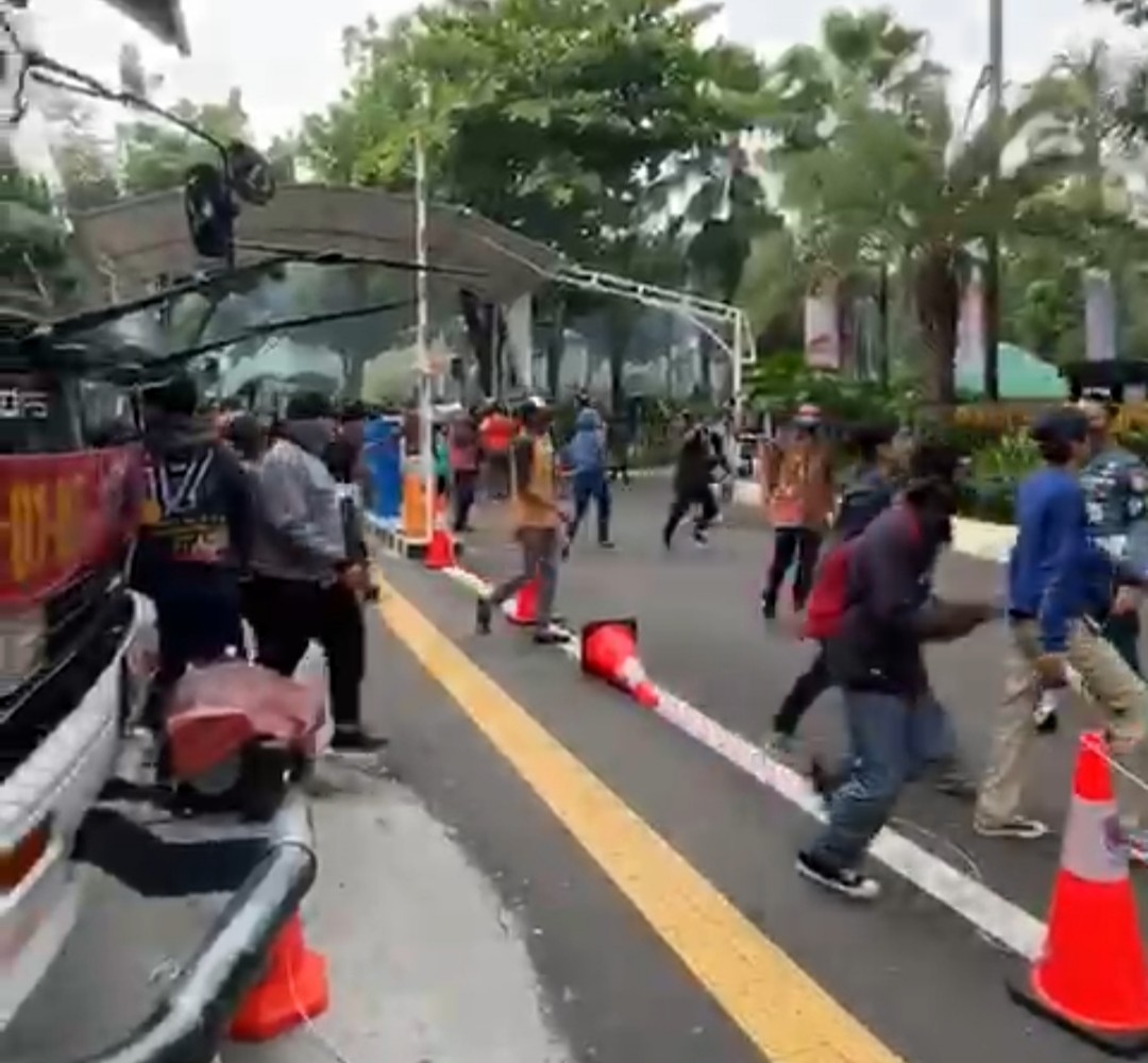 Kantor Anies Baswedan Bekerja Jadi Tempat Berlindung Massa Aksi Tolak UU Ciptaker