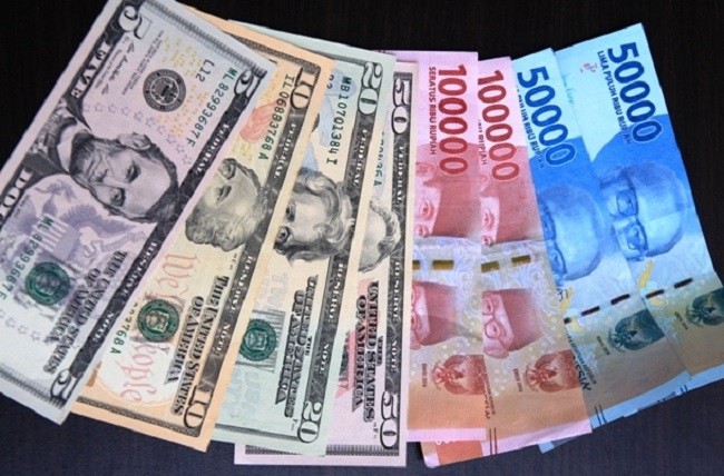 Meski Tertahan Sentimen Aksi UU Cipta Kerja, Rupiah Akhir Pekan Ditutup Menguat