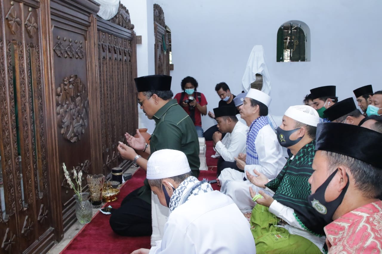 Sosialisasi di Pandeglang, Jazilul Fawaid Ziarah Ke Makam Sulthan Maulana Hasanuddin