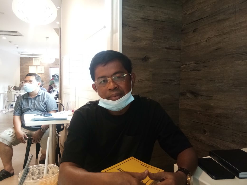 Hadiahkan Buku di HUT Ke-56, Idrus Yakin Airlangga Bisa Menangkan Partai Golkar