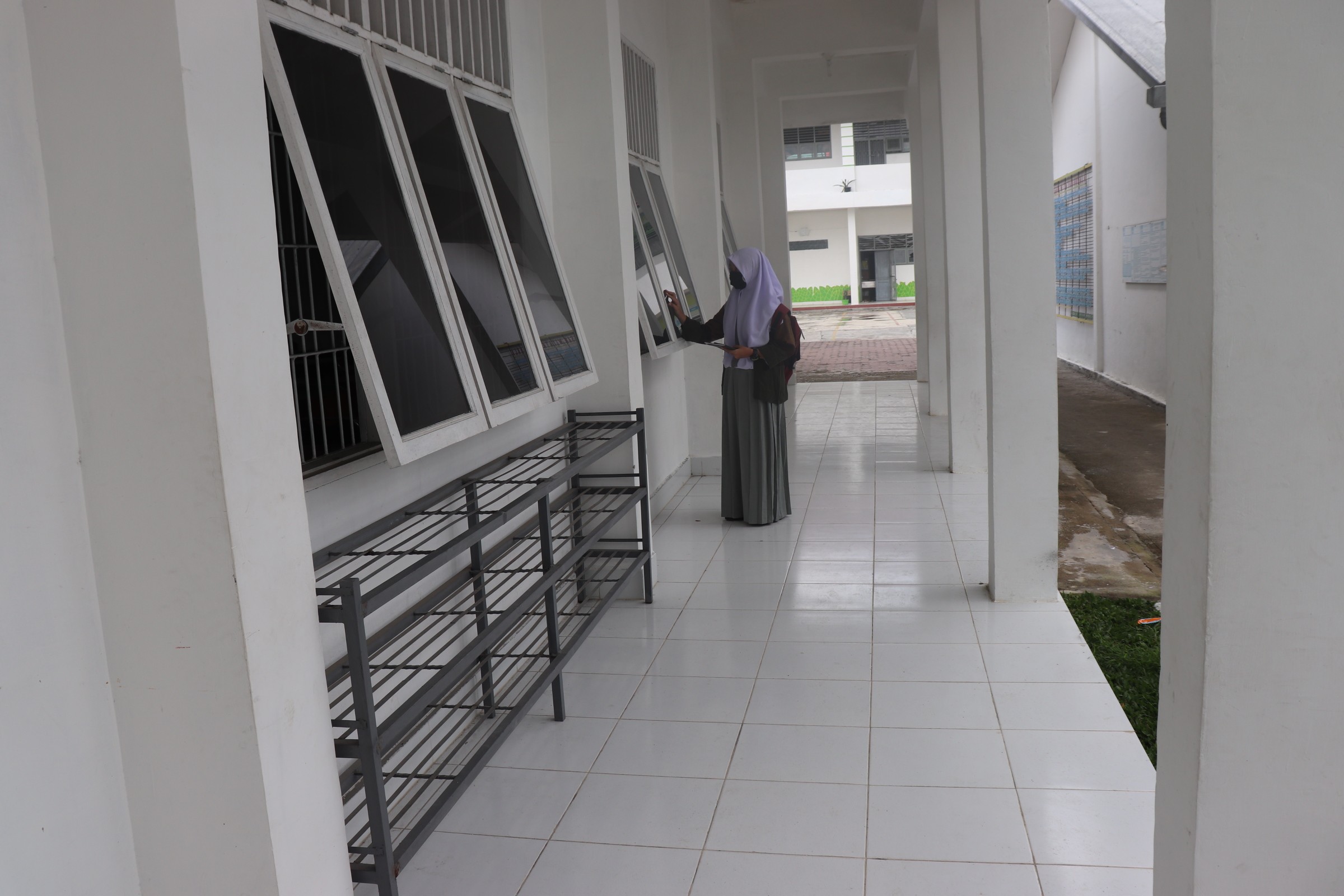 Keluh Kesah Siswi SMK Yang Menginginkan Sekolah Normal