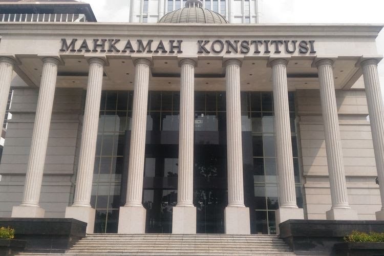 Resmi Diteken Jokowi, Buruh Ajukan Gugatan UU Ciker Ke MK Pagi Ini
