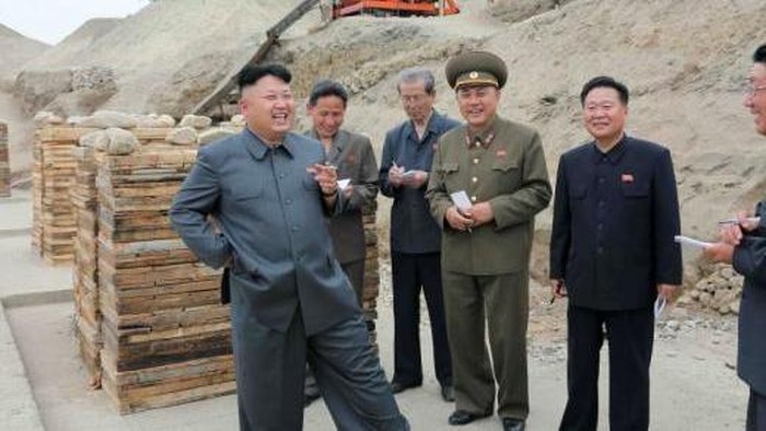 Korut Berlakukan Larangan Merokok Di Tempat Umum, Tapi Kim Jong Un Perokok Berat?