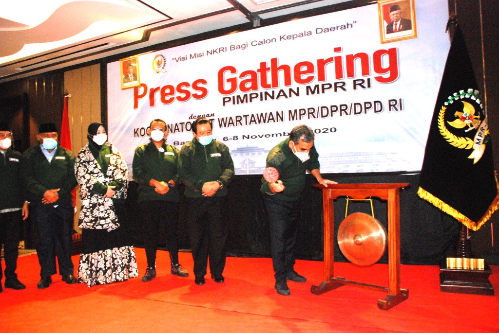 Wakil Ketua MPR Ahmad Muzani Buka Presgathering Wartawan Parlemen
