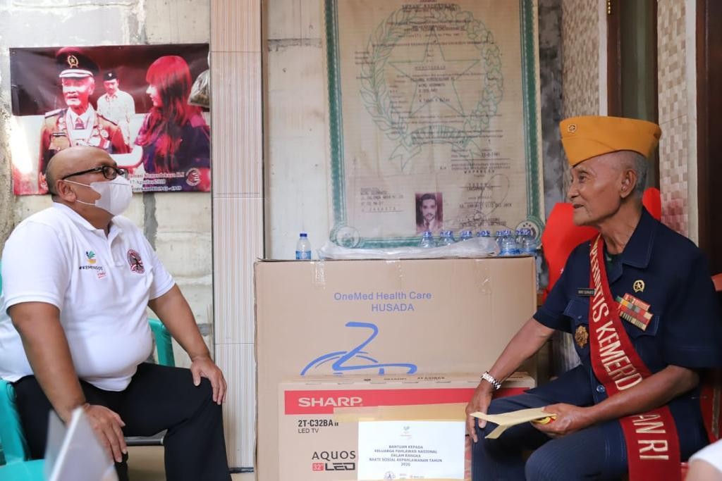 Kemensos Salurkan Bantuan Bagi Pejuang Bangsa