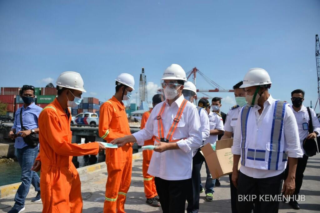 Blusukan ke Labuan Bajo, Menhub Pelototi Prokes
