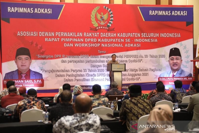 Kemendagri Ingatkan Jangan Buat Peraturan yang Bebankan Masyarakat