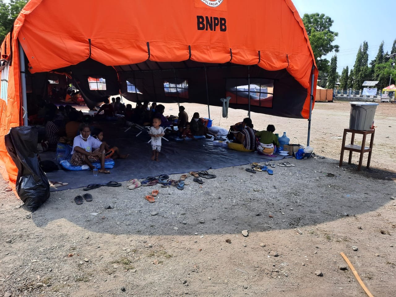 Erupsi Gunung Ili Lewotolok, BNPB Beri Bantuan Masker dan Lampu