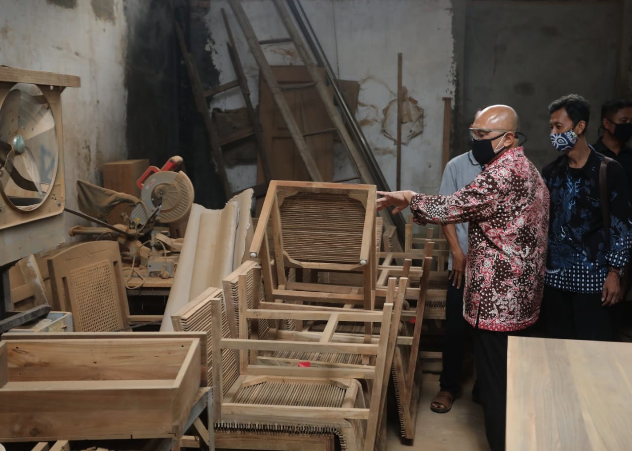 Factory Sharing Solusi UMKM Atasi Masalah Bahan Baku dan Teknologi