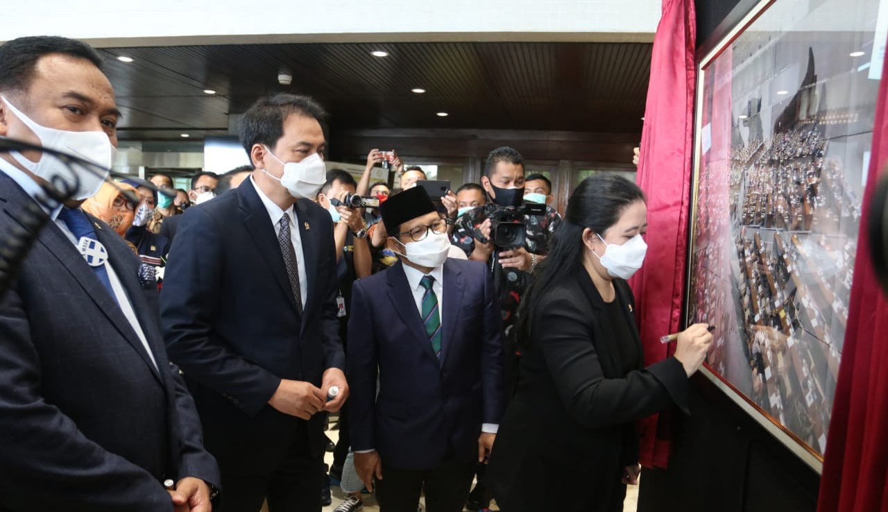 Puan Maharani Apresiasi Pameran Foto 'Parlemen New Normal'