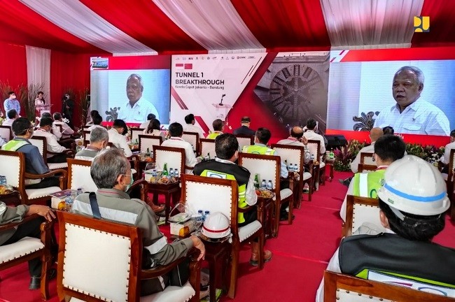 Menteri Basuki Apresiasi Keberhasilan Tembusnya Terowongan 1 Kereta Cepat Jakarta – Bandung