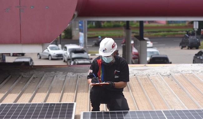Bangun PLTS Atap di 63 SPBU, Pertamina Dorong Transisi Energi