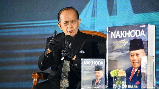 Syarief Hasan Luncurkan Buku Authorized Biography “Nakhoda Menatap Laut”